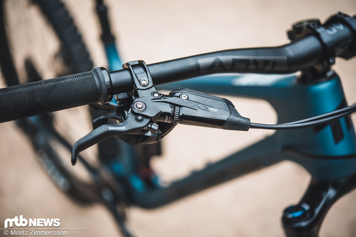SRAM Code RSC-Bremsen bringen das Transition Scout Carbon zum Stehen.