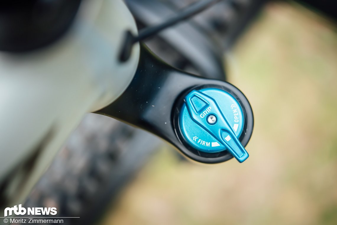 Die relativ simple GRIP-Kartusche der Fox 38 Performance-Federgabel hat immerhin eine klare Rasterung.
