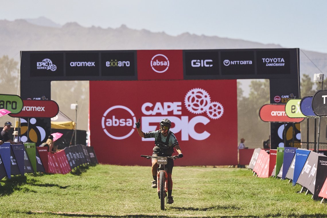 during Stage 3 of the 2025 Absa Cape Epic Mountain Bike stage race held at Fairview, Paarl, Cape Town, South Africa on the 19th March 2025. Photo by Michael Chiaretta/Cape Epic
PLEASE ENSURE THE APPROPRIATE CREDIT IS GIVEN TO THE PHOTOGRAPHER AND ABS