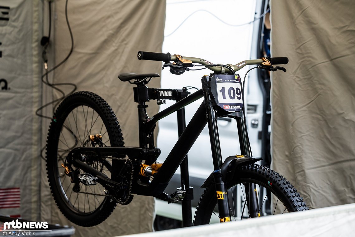 Los geht die Boxengasse mit einer sehr positiven Nachricht: Aaron Gwin geht beim World Cup in Loudenvielle wieder an den Start!