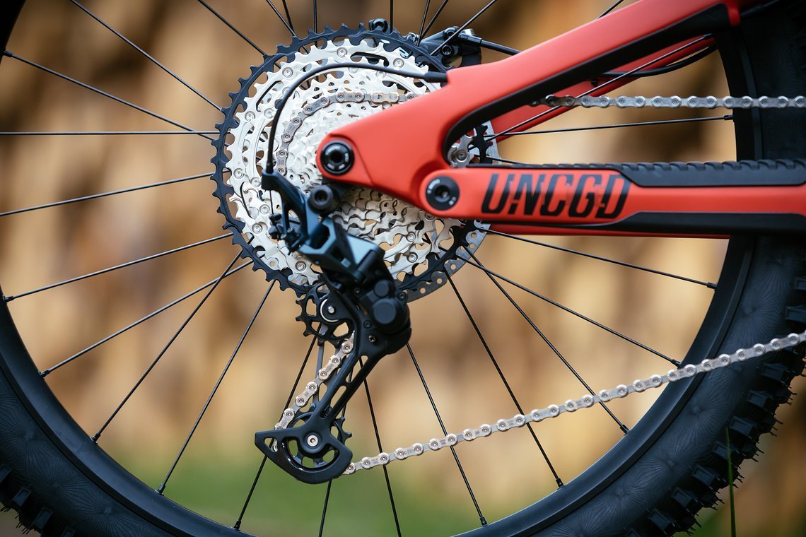 Mit der Shimano SLX gibts eine mechanische Schaltung am Heck.