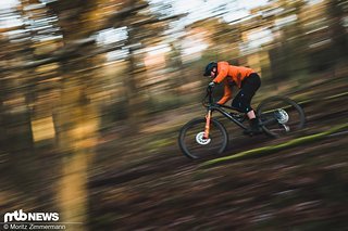 In Highspeed-Sektionen fühlt sich das neue Radon Swoop Carbon pudelwohl. In Highspeed-Sektionen fühlt sich das neue Radon Swoop Carbon pudelwohl.