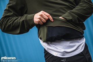 Die Frontpartie besteht aus winddichtem Material. Die Frontpartie besteht aus winddichtem Material.