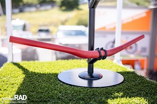 Außerdem produziert Igus auch Lenker aus Plastik Außerdem produziert Igus auch Lenker aus Plastik