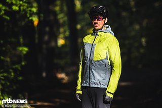 MTB Jacken verlängern die Saison und sorgen dafür, dass wir auch bei Schmuddelwetter noch jede Menge Spaß am Mountainbiken haben können. MTB Jacken verlängern die Saison und sorgen dafür, dass wir auch bei Schmuddelwetter noch jede Menge Spaß am Mountainbiken haben können.