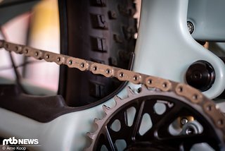 Ab sofort sind SRAM-Ketten oben flach. Ab sofort sind SRAM-Ketten oben flach.