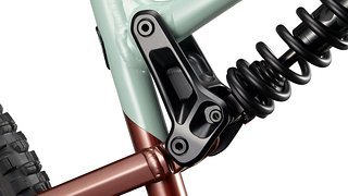 Das Ride4-System lässt sich einfach mit dem Multitool bzw. einem Inbusschlüssel bedienen und sorgt blitzschnell für eine angepasste Geometrie und Kennlinie. Das Ride4-System lässt sich einfach mit dem Multitool bzw. einem Inbusschlüssel bedienen und sorgt blitzschnell für eine angepasste Geometrie und Kennlinie.