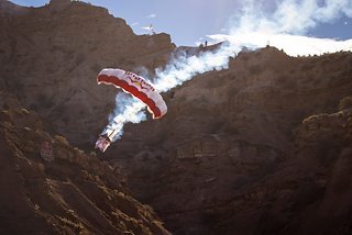 Wroooooom! Red Bull fuhr zum MTB-Highlight des Jahres alles auf, was fliegen kann.