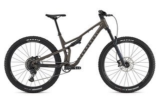 Schnelles Bike der Alu-Experten: Das Commencal Tempo bietet ein tolles Gesamtpaket zu einem aktuell stark reduzierten Preis. Schnelles Bike der Alu-Experten: Das Commencal Tempo bietet ein tolles Gesamtpaket zu einem aktuell stark reduzierten Preis.
