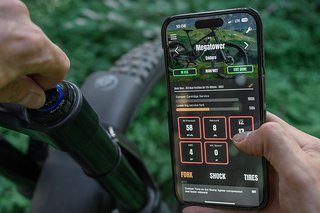 Mit der Sagly App soll es ganz einfach sein, das passende Fahrwerks-Setup am Mountainbike zu finden. Mit der Sagly App soll es ganz einfach sein, das passende Fahrwerks-Setup am Mountainbike zu finden.