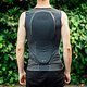 Die iXS Flow Vest verfügt über einen großzügigen Xmatter-Protektor und ist mit zwei seitlichen Taschen ausgestattet