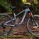 Giant Trance X Advanced 0 – das Topmodell fährt auf einem Fox Factory Fahrwerk und kommt in der unverschämt schillernden &quot;Blue Dragonfly&quot; Farboption.